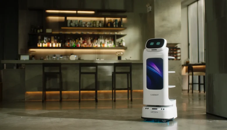 CADEBOT L100: Geleceğin Akıllı Servis Robotu